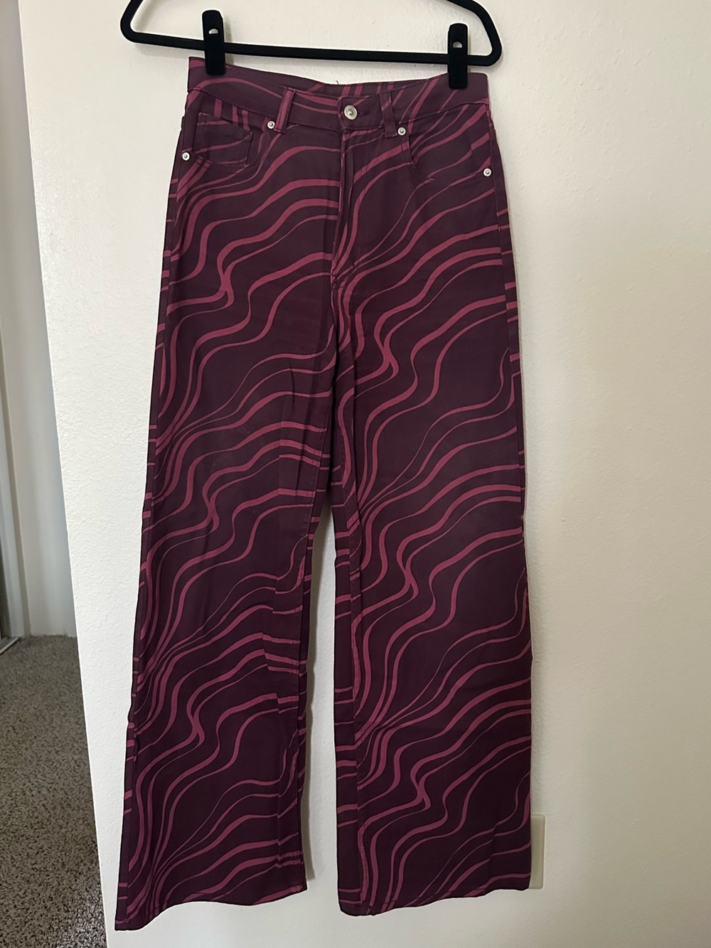 Divided Wide Leg Wave-Print Jeans in Burgundy and Pink